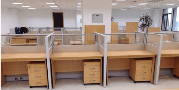 vách ngăn bàn làm việc bằng kính